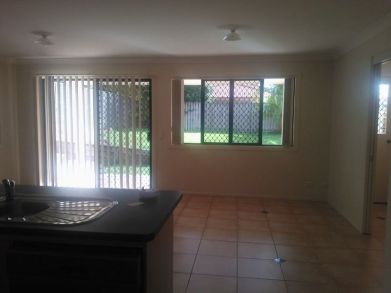 1/14 Crosby Avenue, Pacific Pines QLD 4211