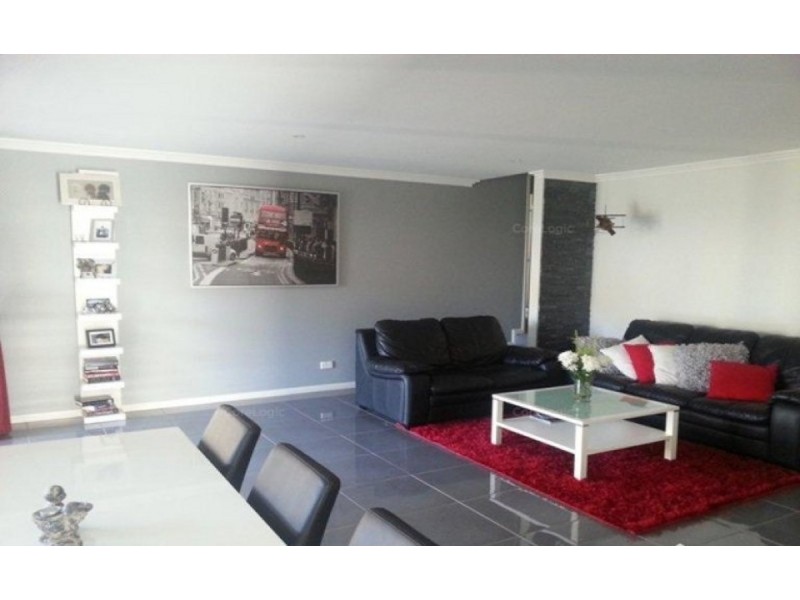 4 Faraday Crescent, Pacific Pines QLD 4211