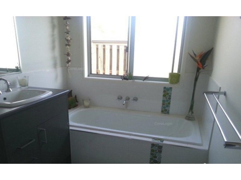 4 Faraday Crescent, Pacific Pines QLD 4211