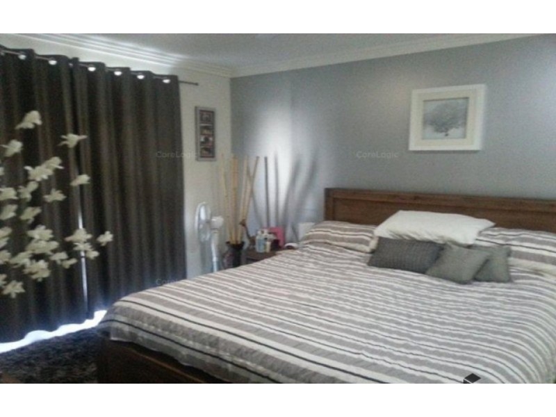 4 Faraday Crescent, Pacific Pines QLD 4211