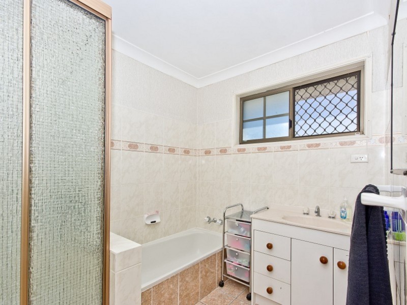 8 Wolvi Place, Helensvale QLD 4212