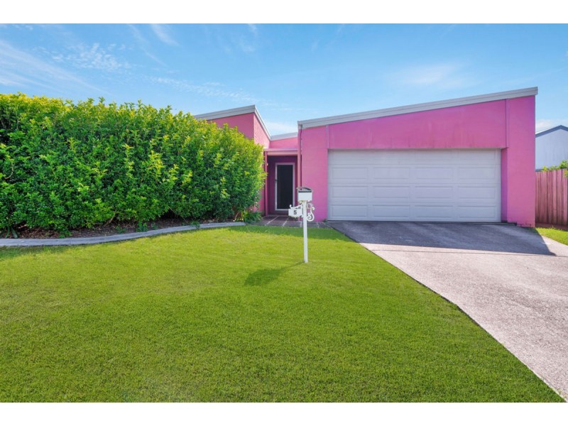 5 Norfolk Drive, Pacific Pines QLD 4211