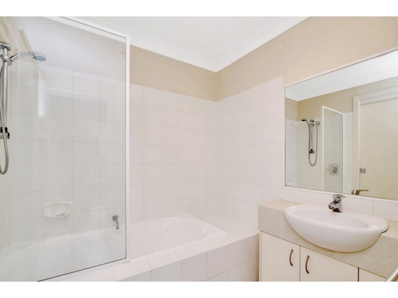 5 Norfolk Drive, Pacific Pines QLD 4211