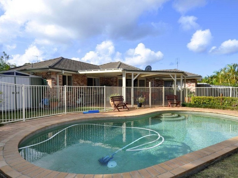 14 Kolonia Street, Pacific Pines QLD 4211