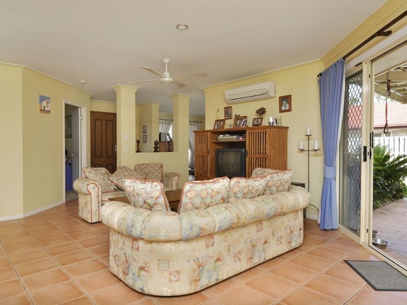 14 Kolonia Street, Pacific Pines QLD 4211