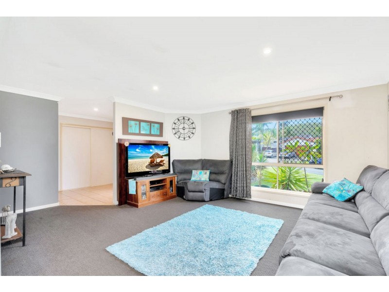 6 Motu Close, Pacific Pines QLD 4211