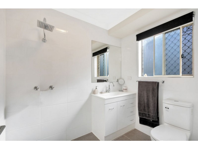 6 Motu Close, Pacific Pines QLD 4211