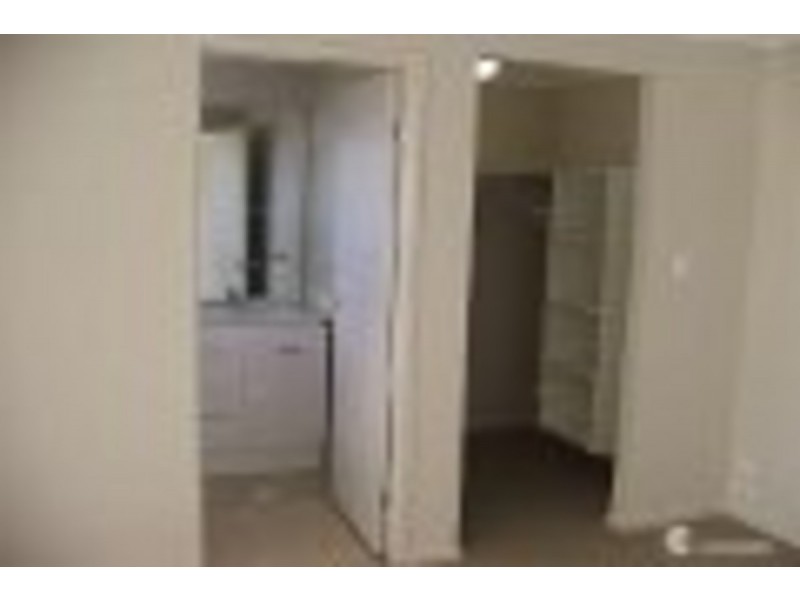 1/18 Bellinger Key, Pacific Pines QLD 4211