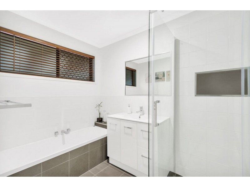 2/12 Metro Crescent, Oxenford QLD 4210