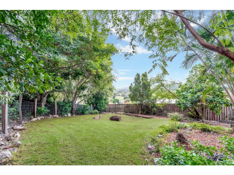 13 Phoenix Street, Pacific Pines QLD 4211