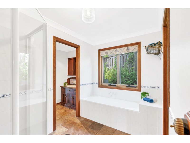 13 Phoenix Street, Pacific Pines QLD 4211