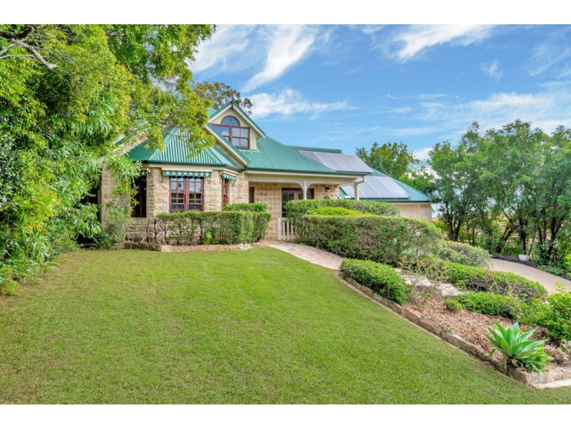 13 Phoenix Street, Pacific Pines QLD 4211