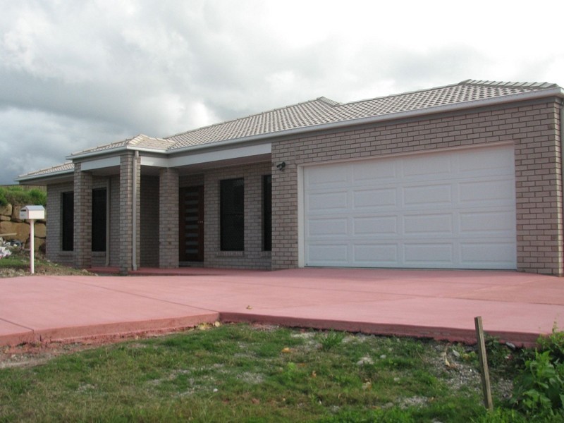 10 McAuley Parade, Pacific Pines QLD 4211