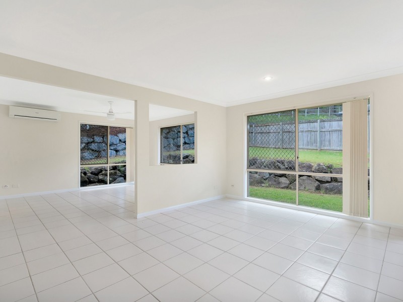 6 Inman Court, Pacific Pines QLD 4211