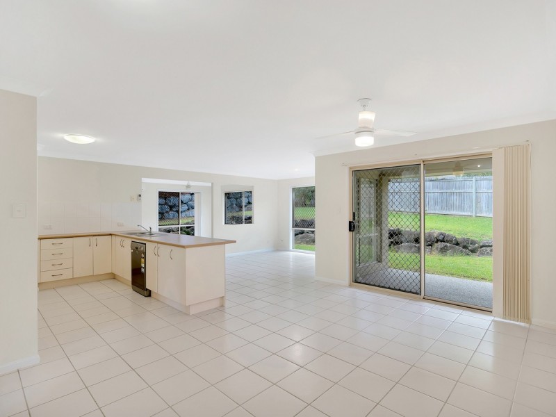 6 Inman Court, Pacific Pines QLD 4211