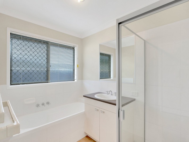 6 Inman Court, Pacific Pines QLD 4211