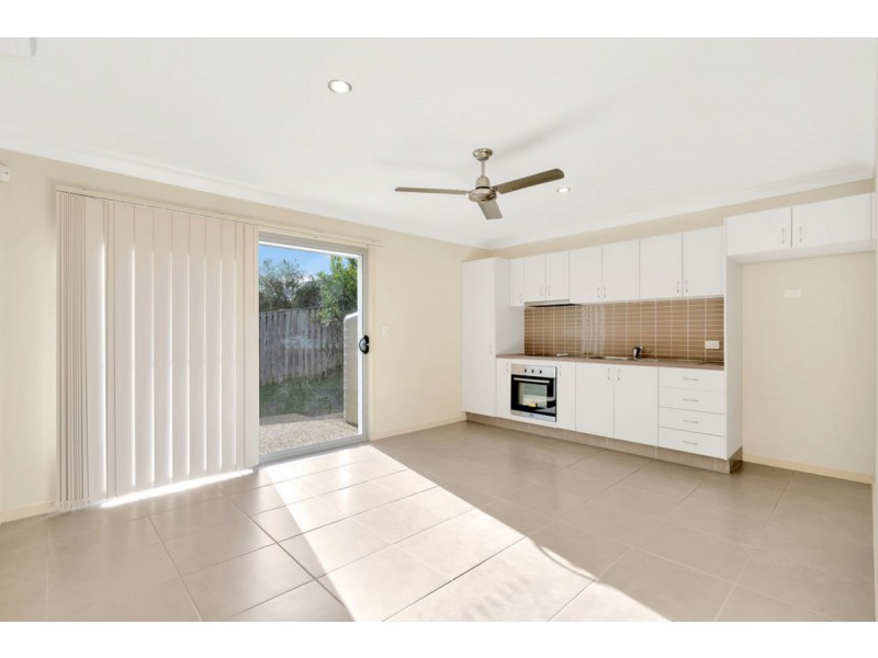 2/1 Chesterton Street, Pacific Pines QLD 4211