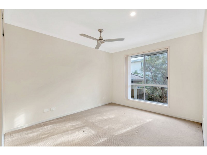 2/1 Chesterton Street, Pacific Pines QLD 4211