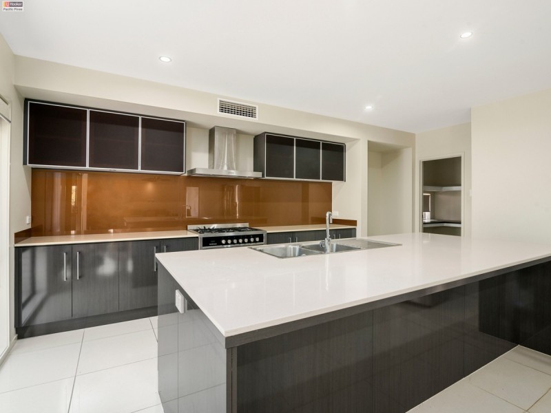 21 Barrington Street, Pacific Pines QLD 4211