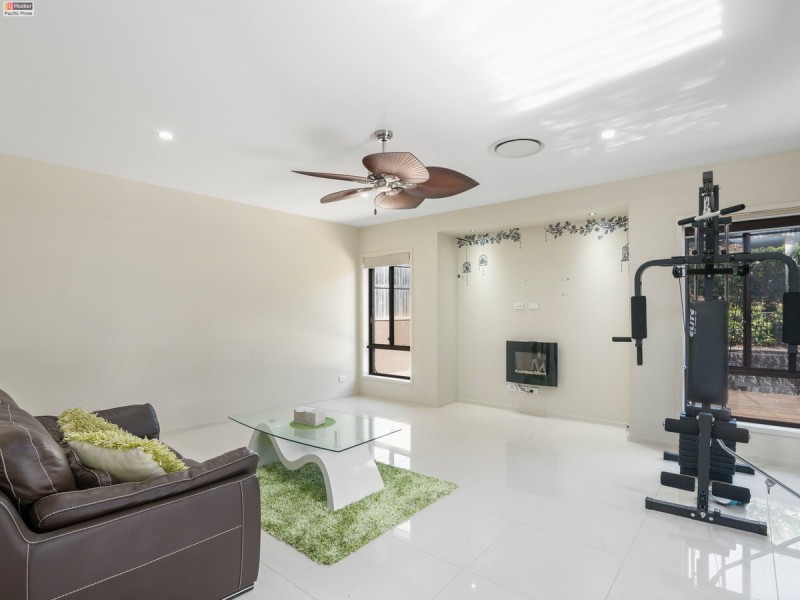 21 Barrington Street, Pacific Pines QLD 4211