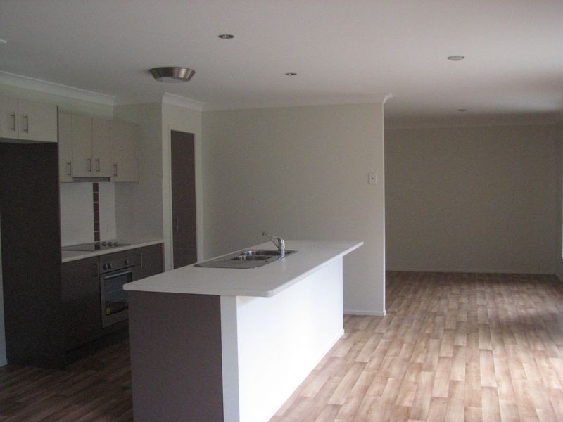 54 Wunburra Circle, Pacific Pines QLD 4211