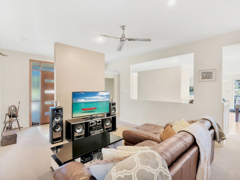 35 Manra Way, Pacific Pines QLD 4211