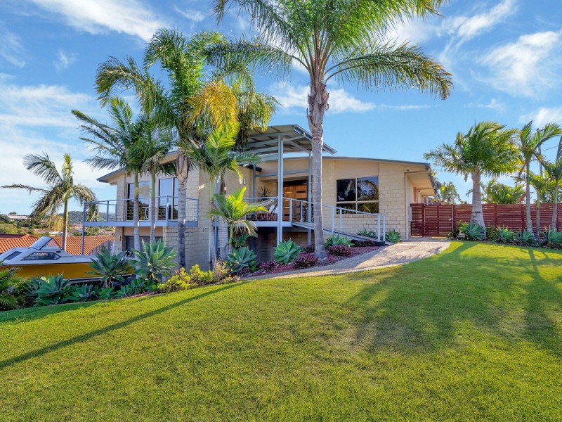 35 Manra Way, Pacific Pines QLD 4211