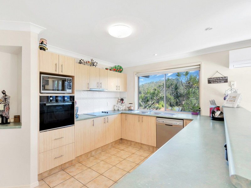 35 Manra Way, Pacific Pines QLD 4211