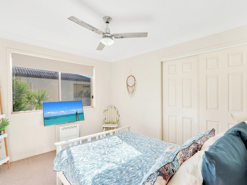 35 Manra Way, Pacific Pines QLD 4211
