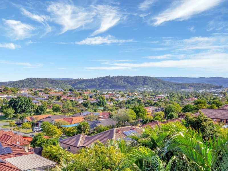 35 Manra Way, Pacific Pines QLD 4211