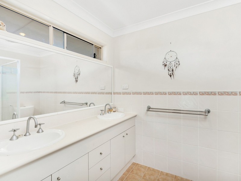 35 Manra Way, Pacific Pines QLD 4211