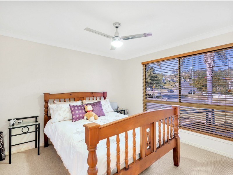 35 Manra Way, Pacific Pines QLD 4211