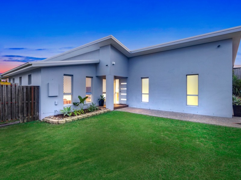 29 Angourie Crescent, Pacific Pines QLD 4211