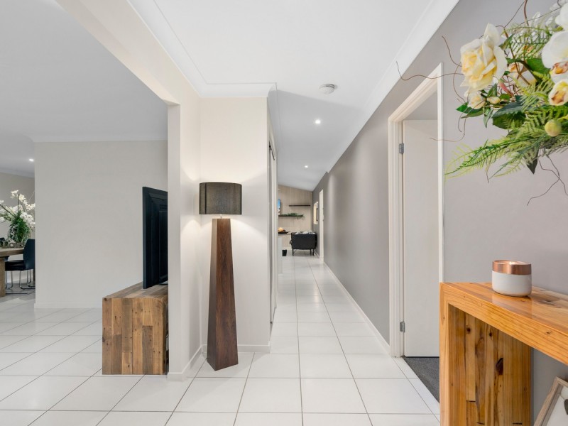 29 Angourie Crescent, Pacific Pines QLD 4211