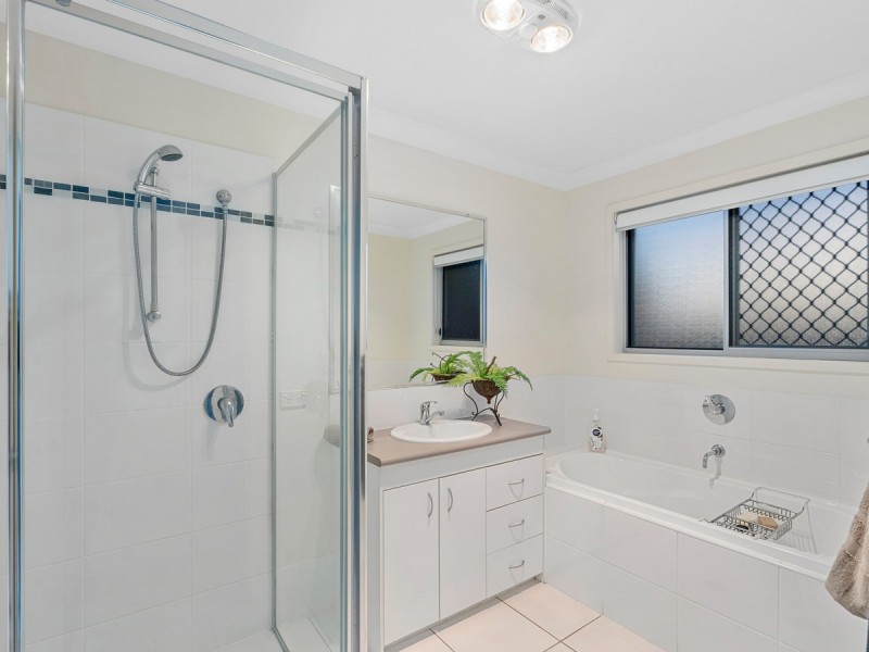 29 Angourie Crescent, Pacific Pines QLD 4211