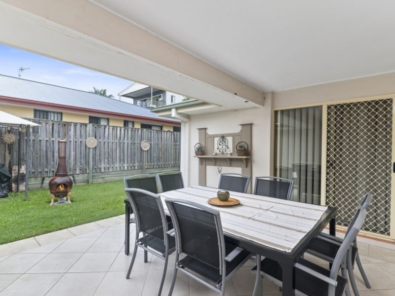 18 Bonner Court, Pacific Pines QLD 4211