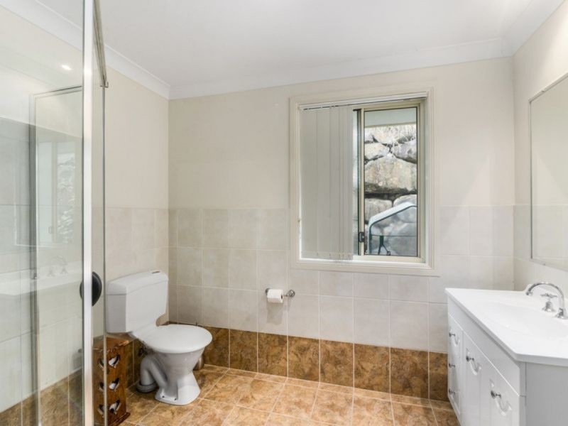 18 Bonner Court, Pacific Pines QLD 4211