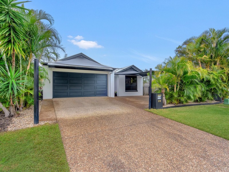 2/9 Coonowrin Street, Pacific Pines QLD 4211