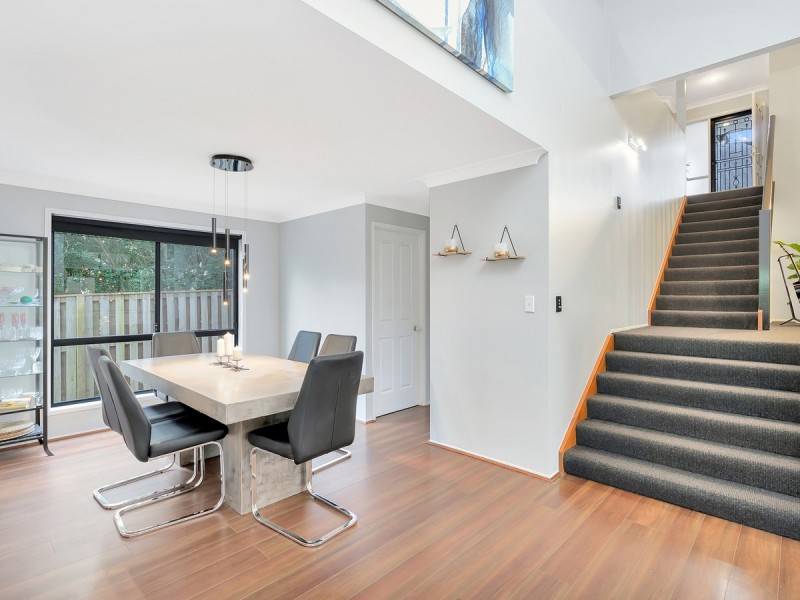 2/9 Coonowrin Street, Pacific Pines QLD 4211