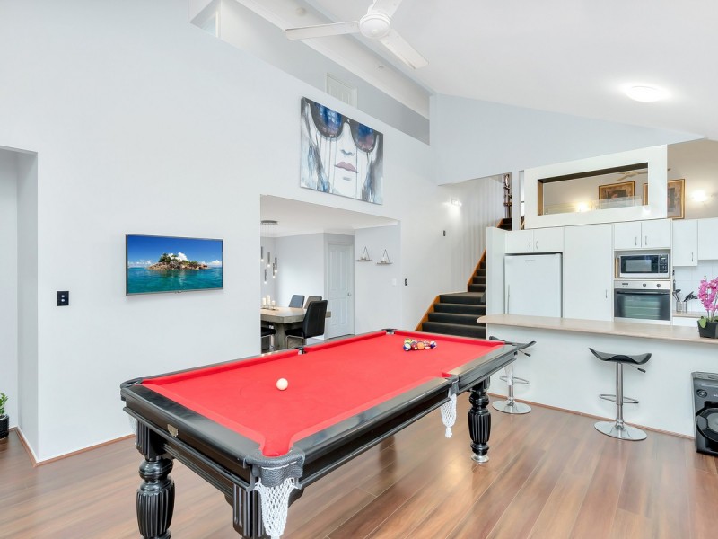 2/9 Coonowrin Street, Pacific Pines QLD 4211