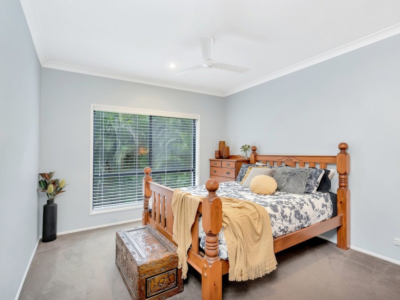 2/9 Coonowrin Street, Pacific Pines QLD 4211