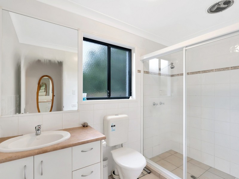 2/9 Coonowrin Street, Pacific Pines QLD 4211