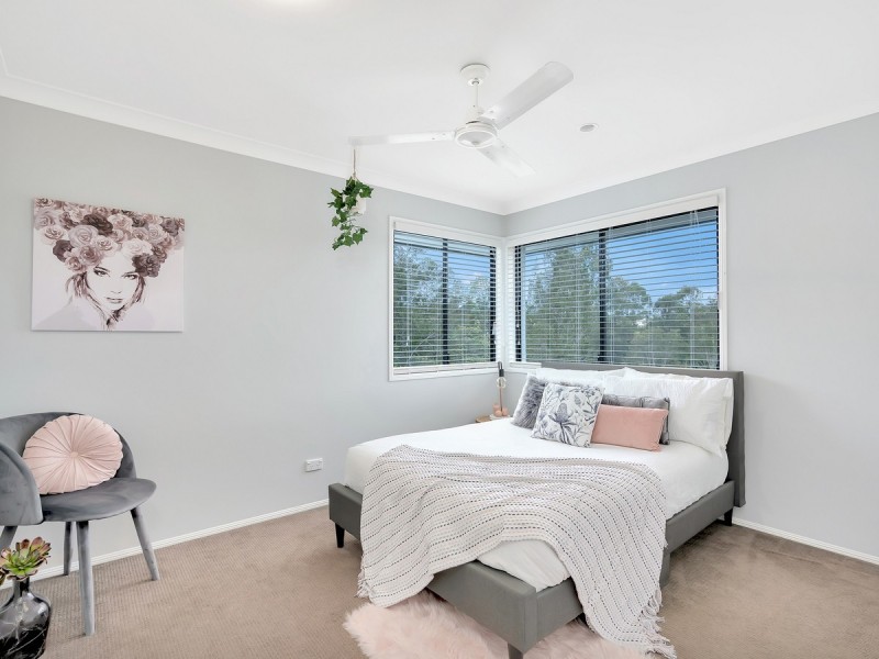 2/9 Coonowrin Street, Pacific Pines QLD 4211