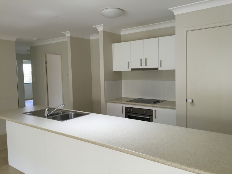 4 Eurella Street, Pacific Pines QLD 4211