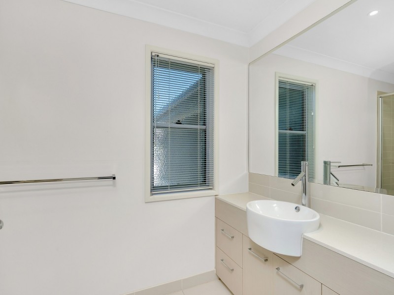 39/1 Belongil Street, Pacific Pines QLD 4211
