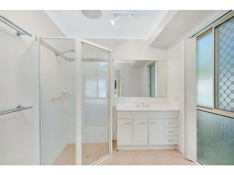 8 Harwood Place, Maudsland QLD 4210