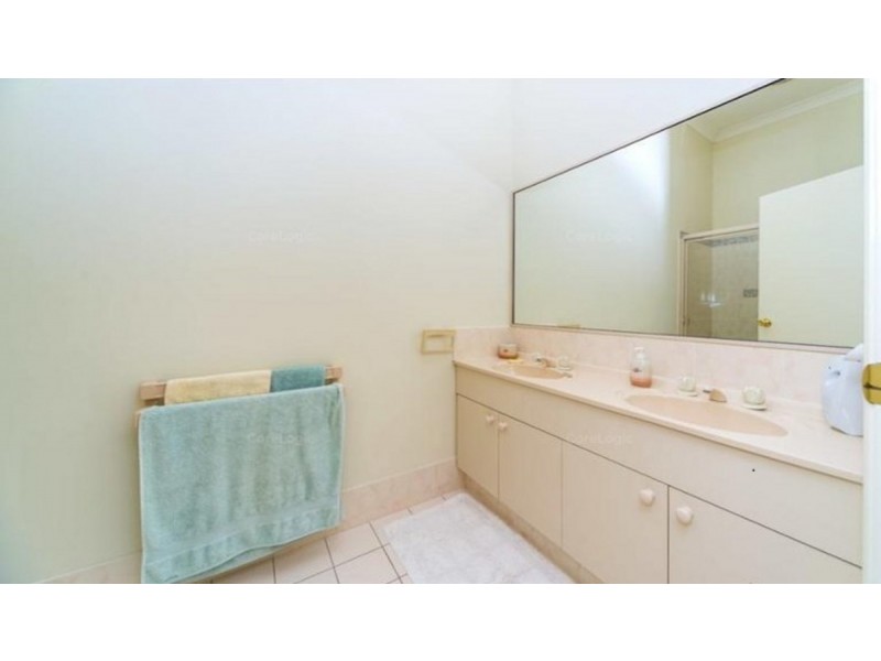 8 Bellona Court, Pacific Pines QLD 4211