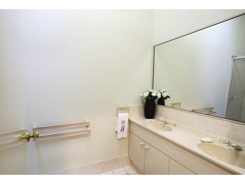 8 Bellona Court, Pacific Pines QLD 4211