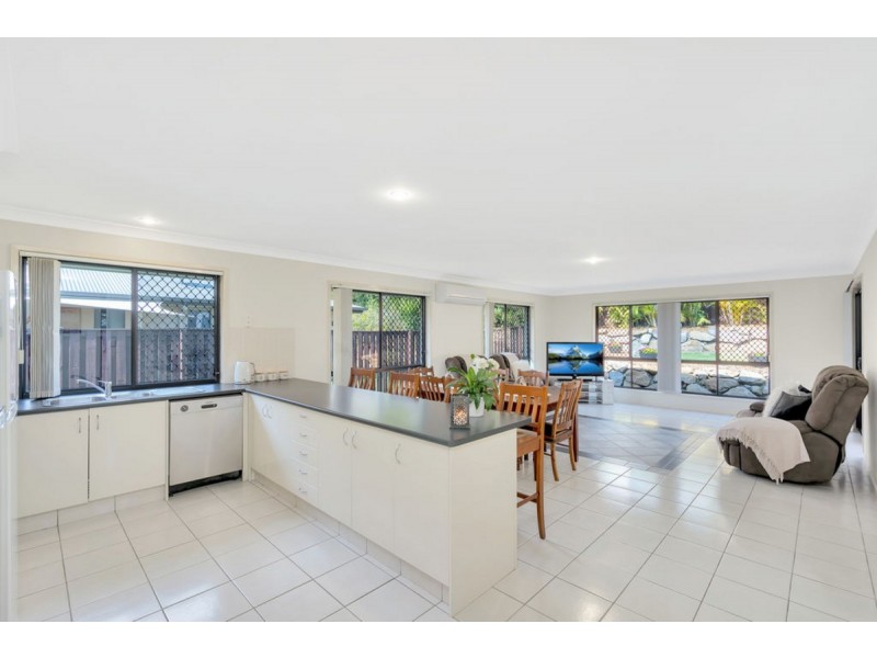 21 Carmarthen Circuit, Pacific Pines QLD 4211
