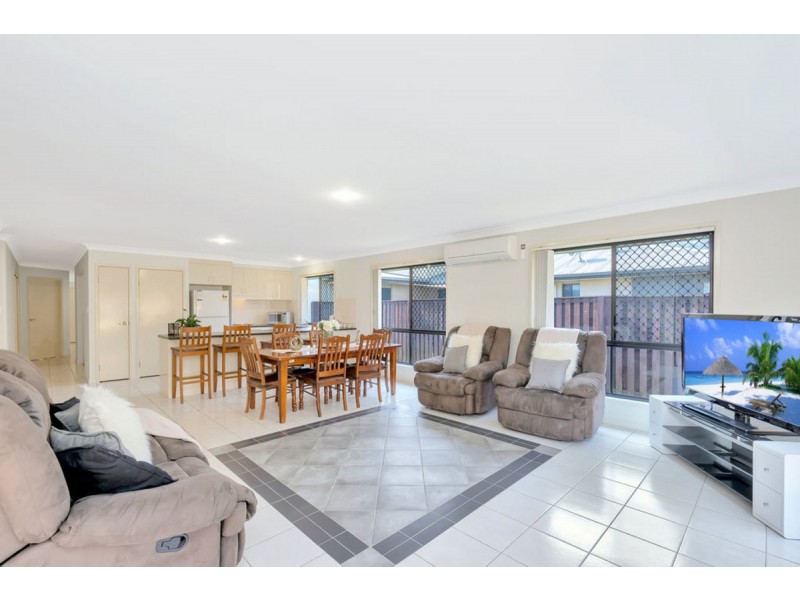 21 Carmarthen Circuit, Pacific Pines QLD 4211
